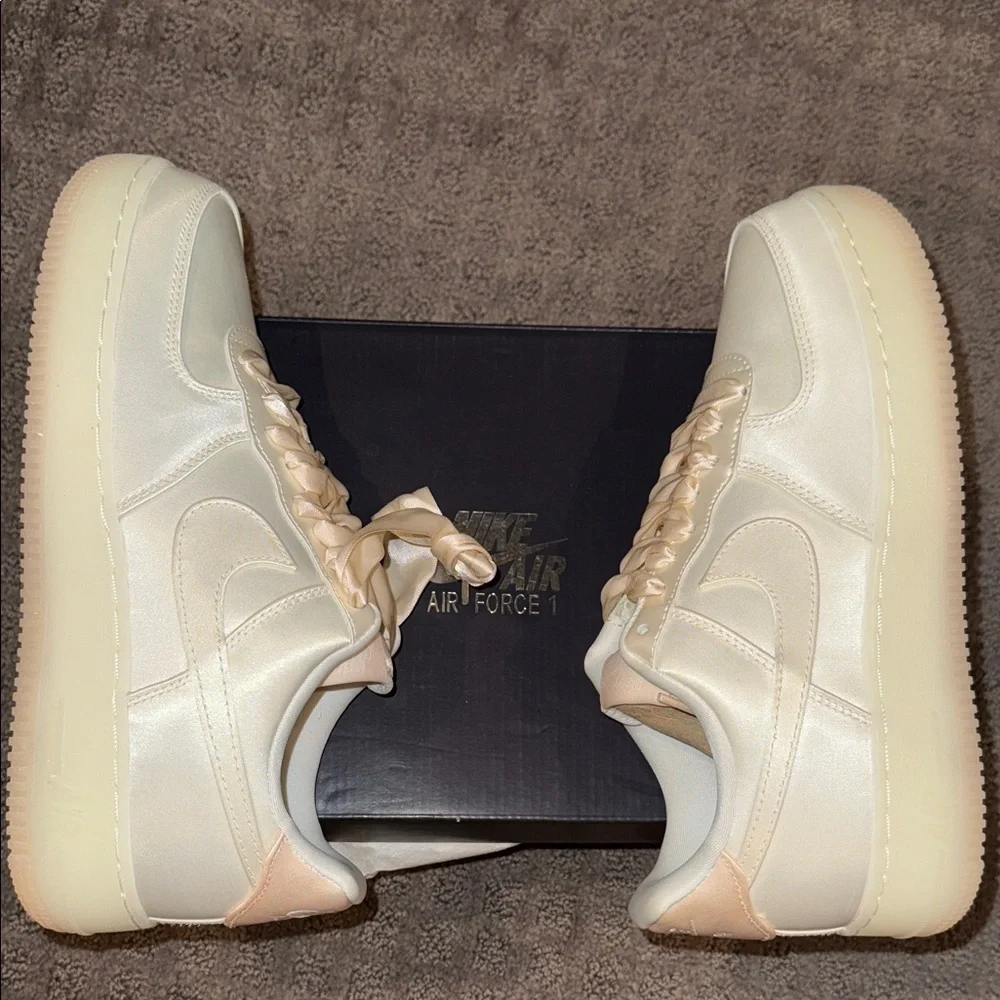Nike WMNS Air Force 1 sneakers in Satin Color Sail-Barely Orange RARE Size 9! - Picture 6 of 16